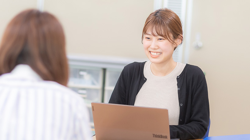 業務部経理課 先輩写真