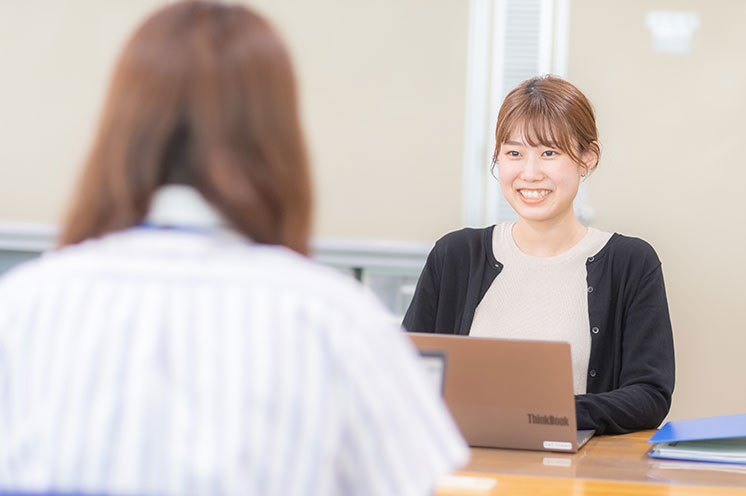 先輩社員インタビューイメージ画像